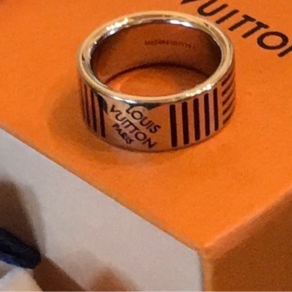 Beautiful Louis Vuitton Unisex Ring Mint Condition - Picture 6 of 13